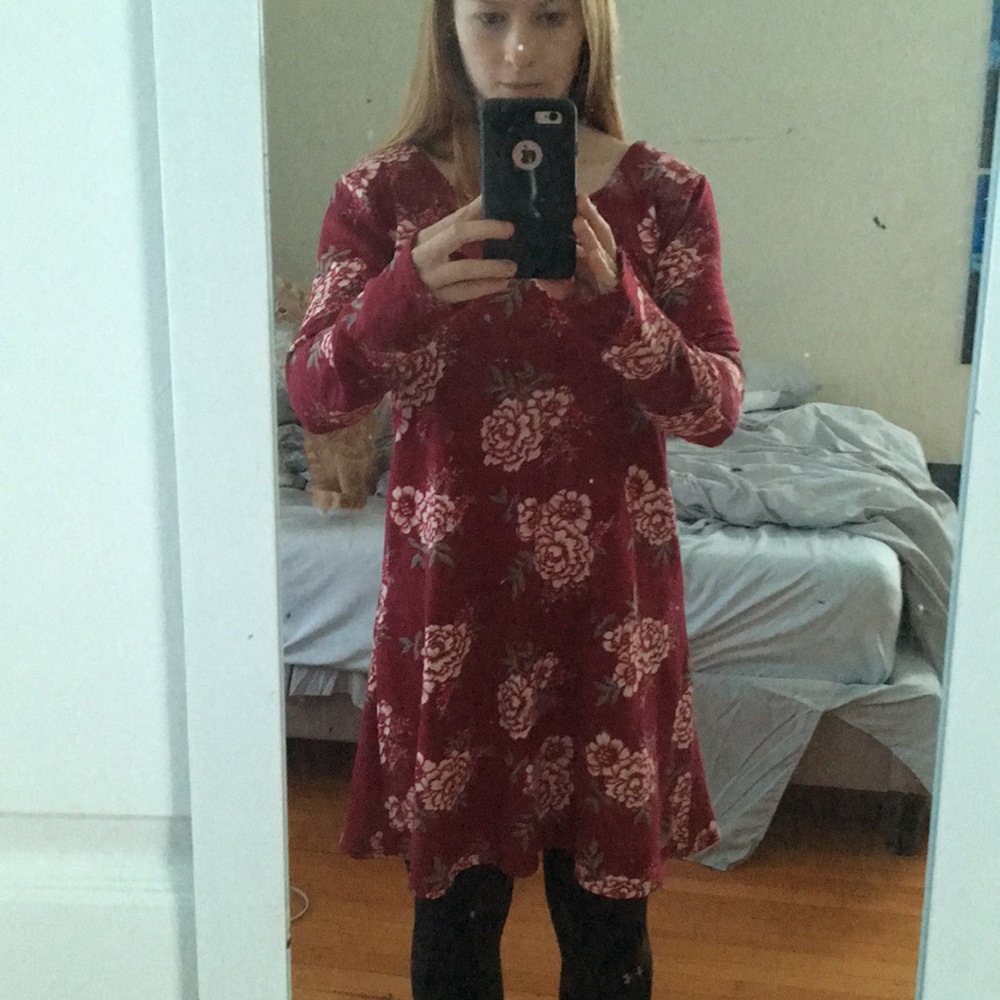Francesca’s Red flower dress - Picture 1 of 6